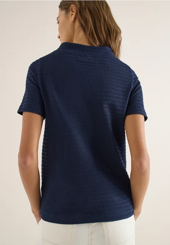 Strukturiertes Kurzarmshirt mit Trichterkragen