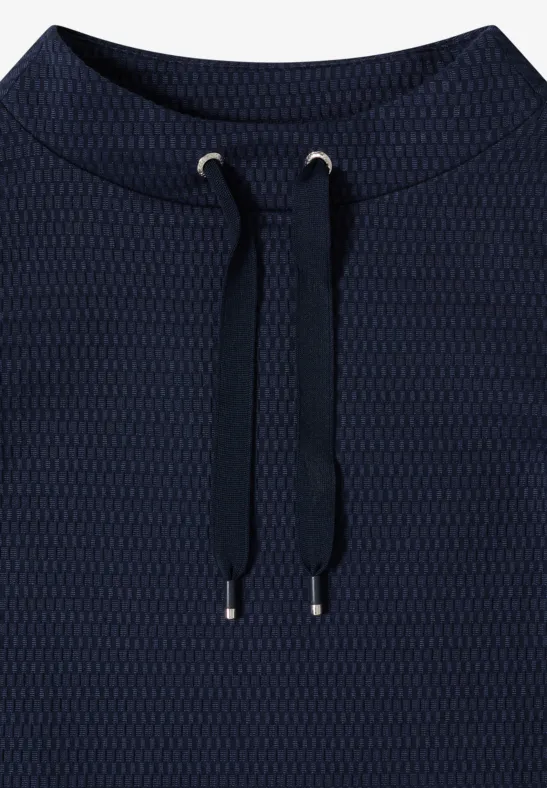 Strukturiertes Kurzarmshirt mit Trichterkragen