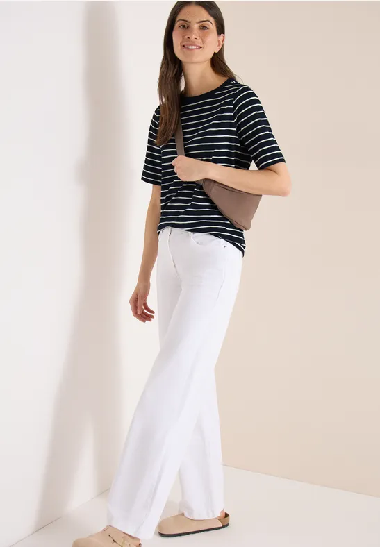 Gestreiftes T-Shirt mit U-Boot-Ausschnitt in Navy und Weiß