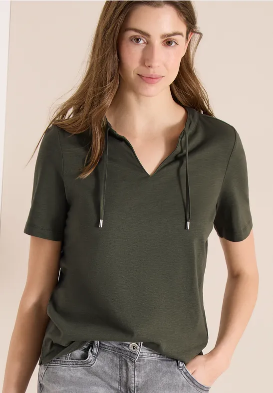Lässiges Kurzarmshirt mit Schlitzkragen