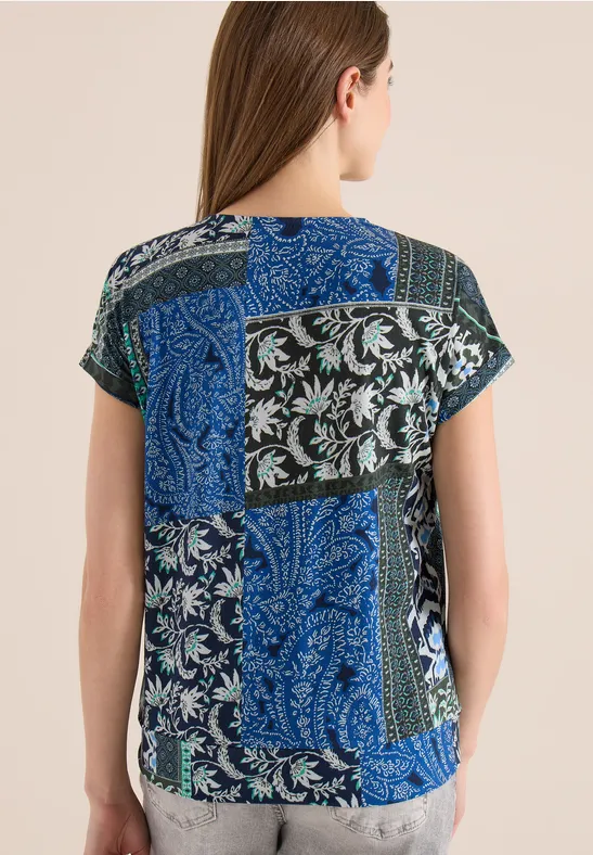 T-Shirt mit Patchwork-Print und V-Ausschnitt