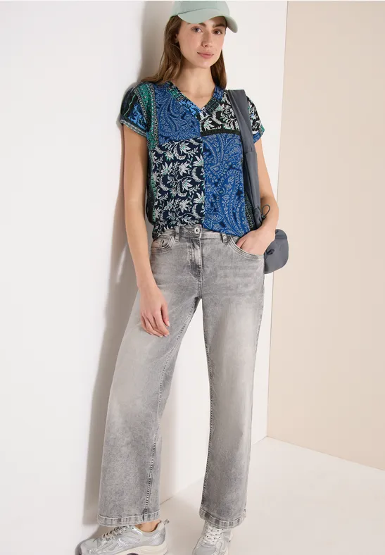 T-Shirt mit Patchwork-Print und V-Ausschnitt