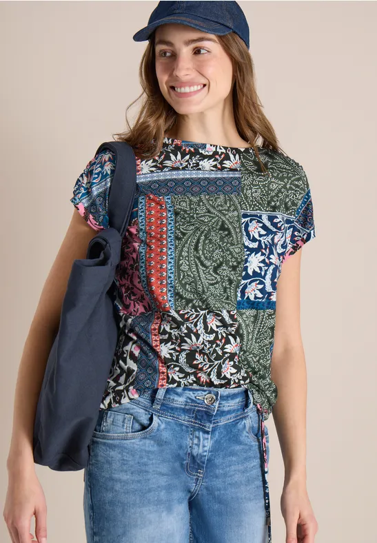 Patchwork-Print T-Shirt mit U-Boot-Ausschnitt