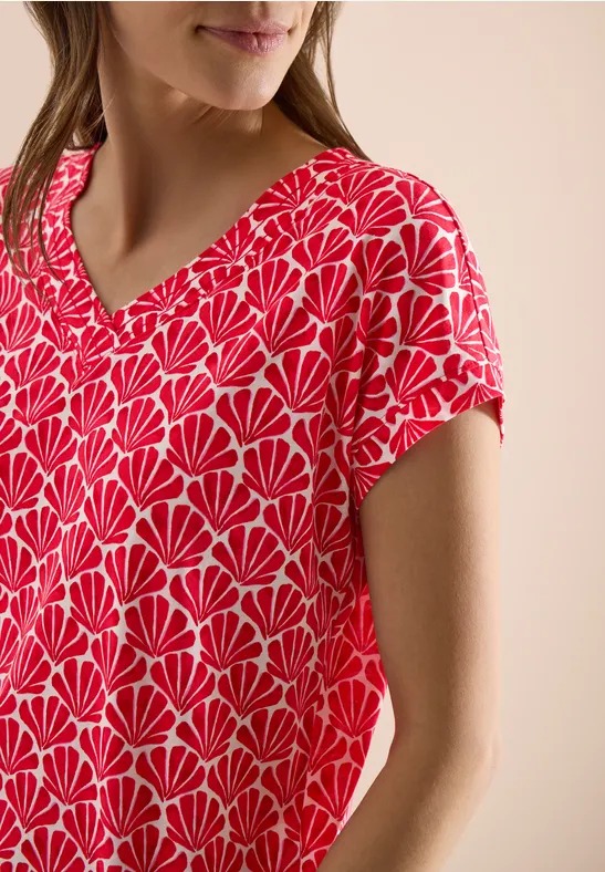 T-Shirt mit V-Ausschnitt und Muschelprint
