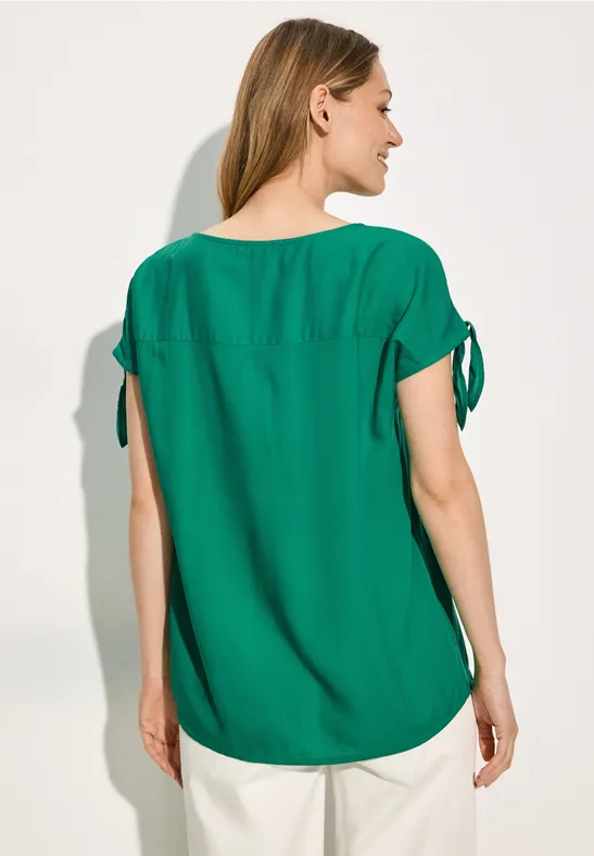 Grüne Bluse mit Ärmeldetail zum Binden