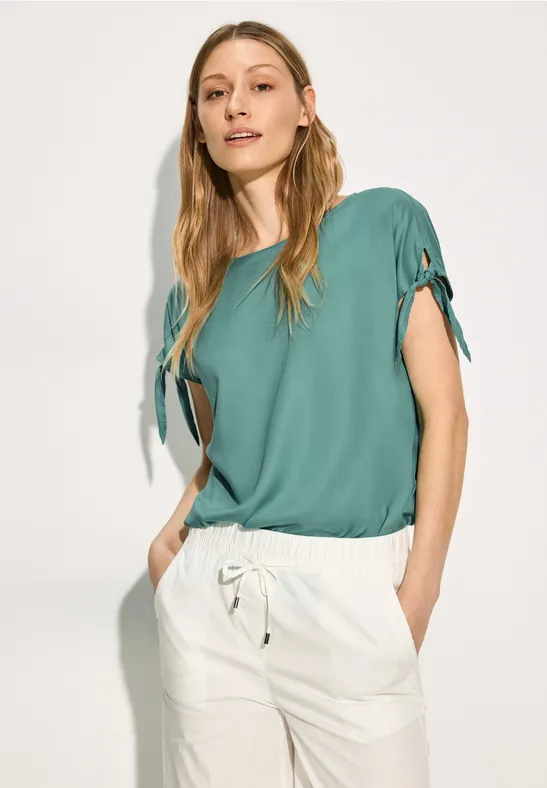 Grüne Bluse mit Ärmeldetail zum Binden