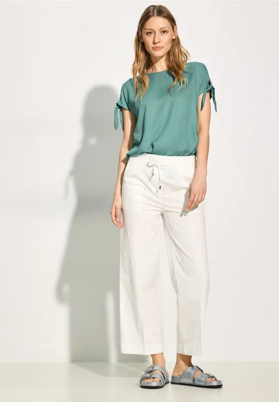Grüne Bluse mit Ärmeldetail zum Binden
