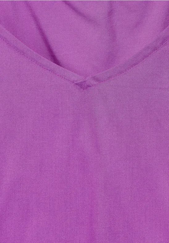 Locker geschnittene lila Bluse mit V-Ausschnitt