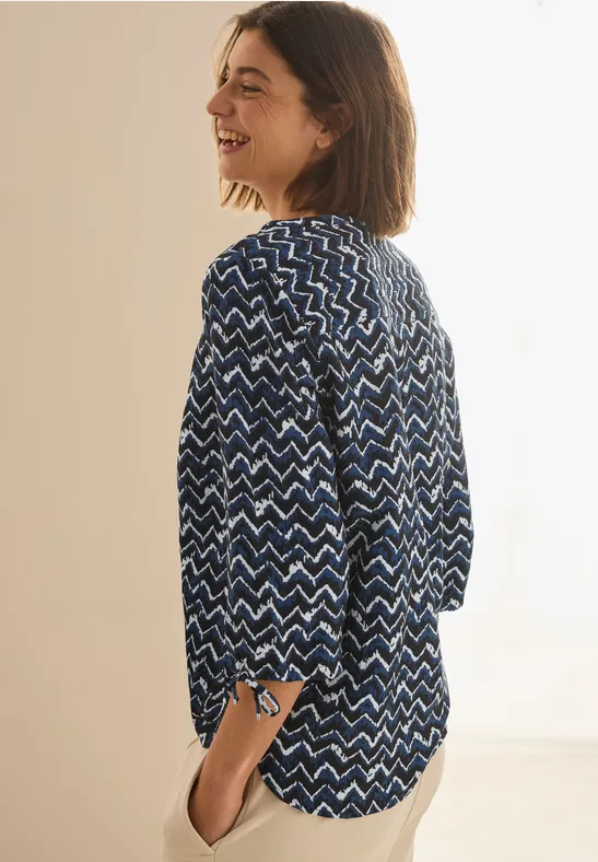 Leichte Bluse mit abstraktem Muster