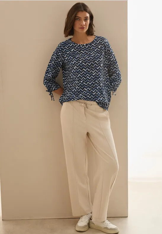 Leichte Bluse mit abstraktem Muster