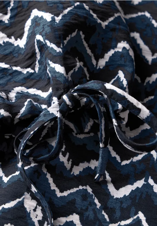 Leichte Bluse mit abstraktem Muster