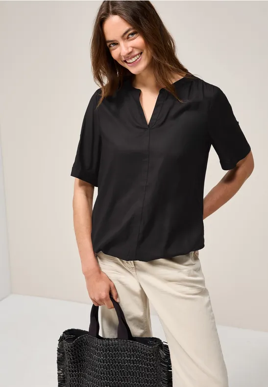 Elegante Bluse mit Schlitzkragen und kurzen Ärmeln