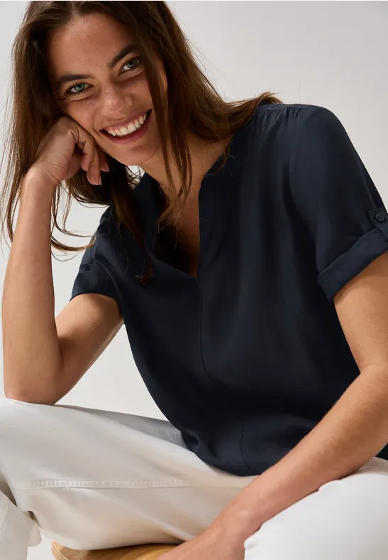 Bluse mit geteiltem Kragen in entspannter Passform