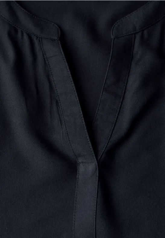 Bluse mit geteiltem Kragen in entspannter Passform