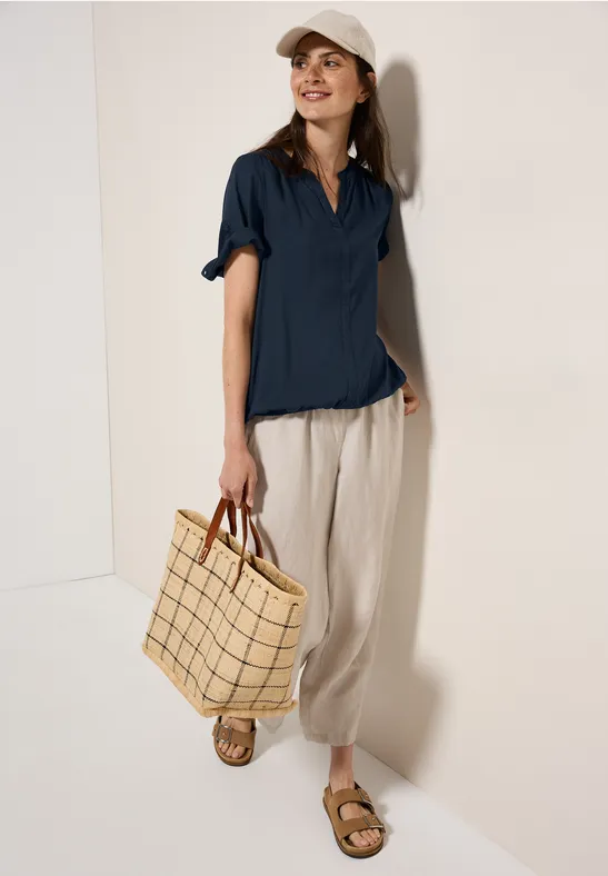 Bluse mit geteiltem Kragen in entspannter Passform