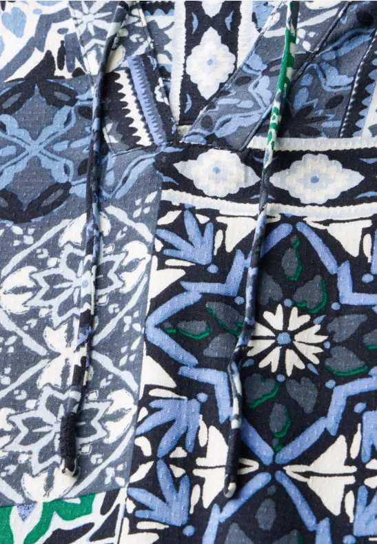 Bluse mit Patchworkmuster und V-Ausschnitt