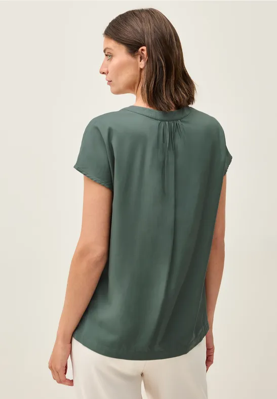 Lässige grüne Bluse mit V-Ausschnitt