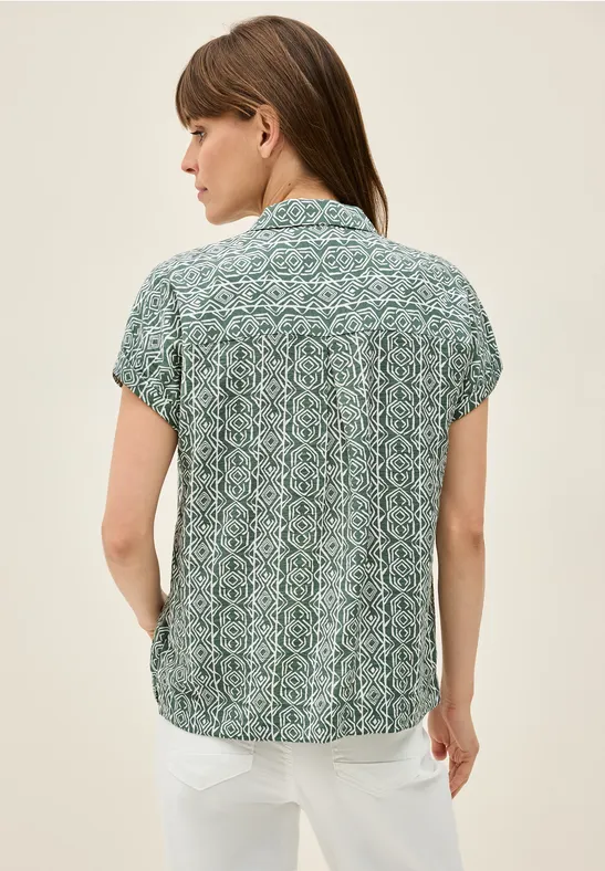 Grüne, kurzärmlige Bluse mit geometrischem Muster