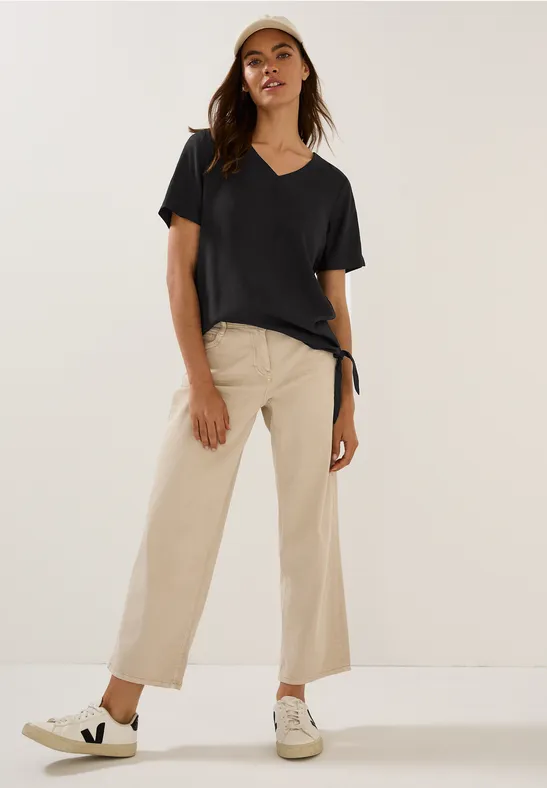 Lässige Bluse mit V-Ausschnitt und Bindedetail