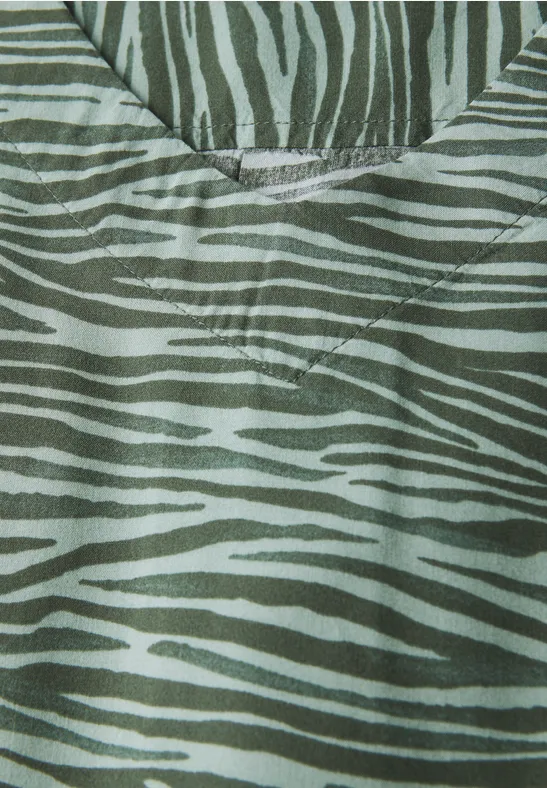 Blusenshirt mit Zebra-Print und V-Ausschnitt