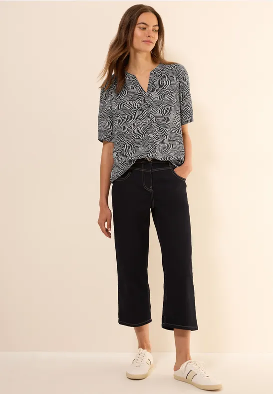Gemusterte Bluse mit V-Ausschnitt und Kurzarm