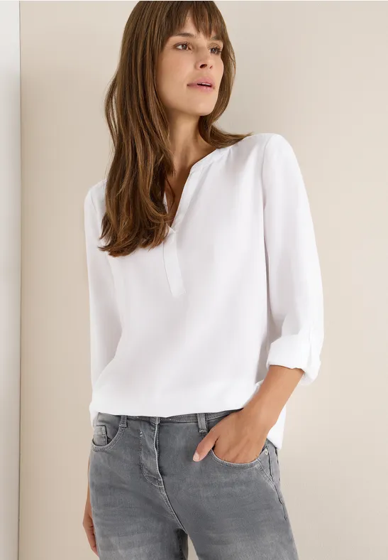 Klassische weiße Bluse mit V-Ausschnitt