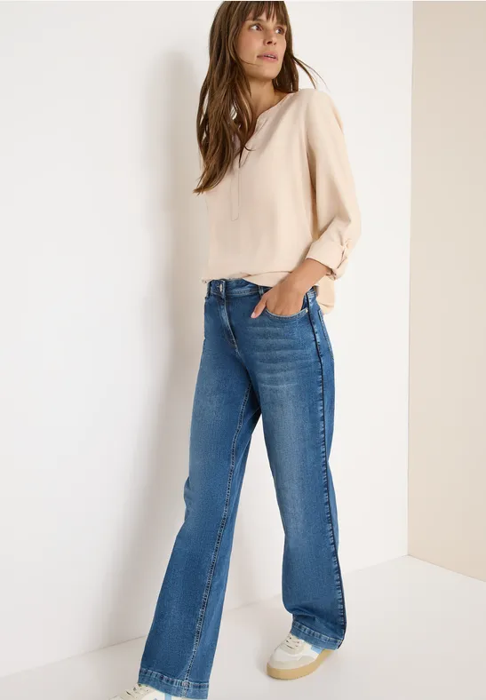 Weiche beige Bluse mit Schlitzkragen