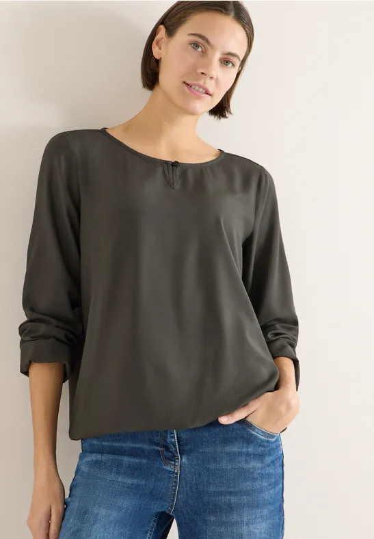 Elegante einfarbige grüne Bluse mit Cut-Out