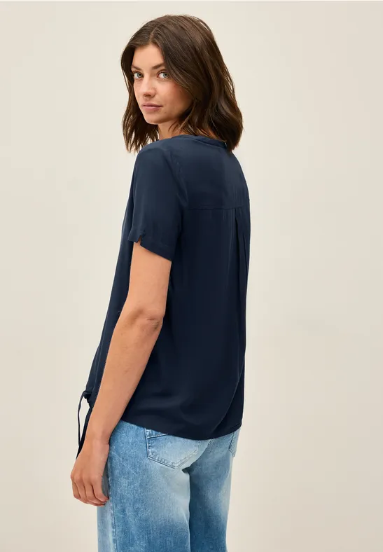 Marineblaues lässiges T-Shirt mit Knoten