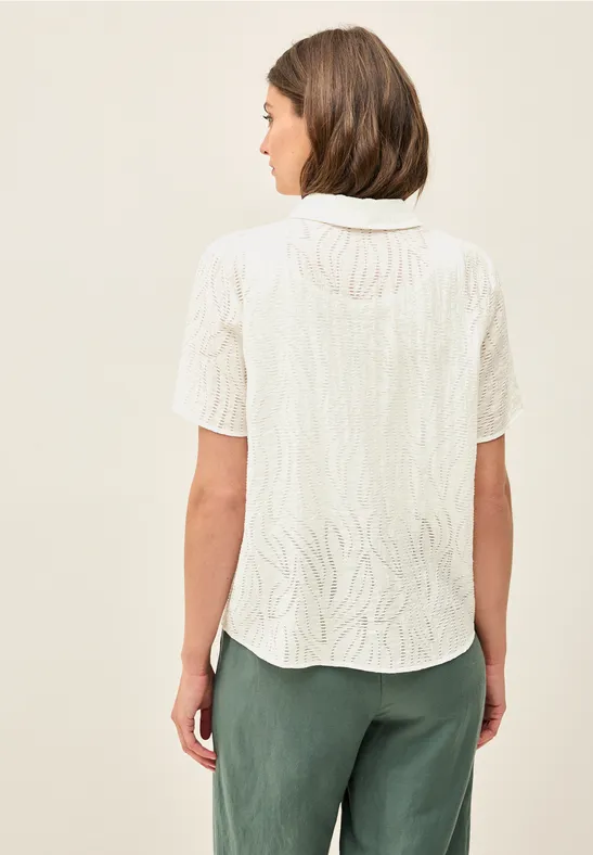 Kurzarm Bluse mit Strukturmuster und Kragen