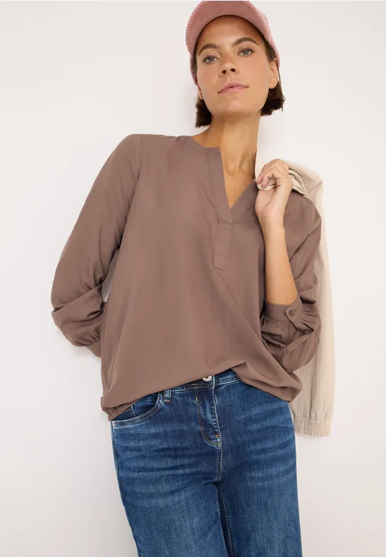 Bluse mit geschlitztem Ausschnitt und lockerer Passform