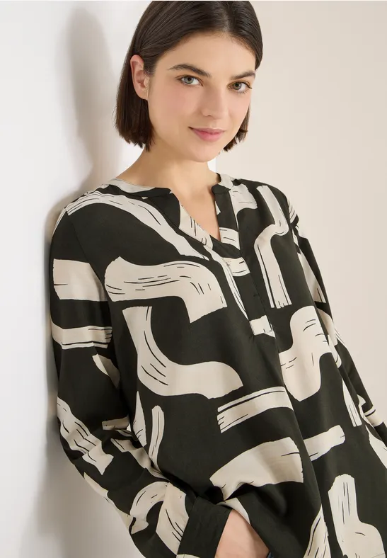 Bluse mit Grafikmuster und Schlitzkragen