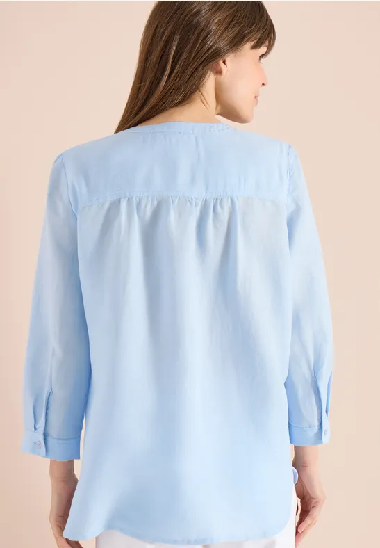 Hellblaue Bluse aus Leinenmischung