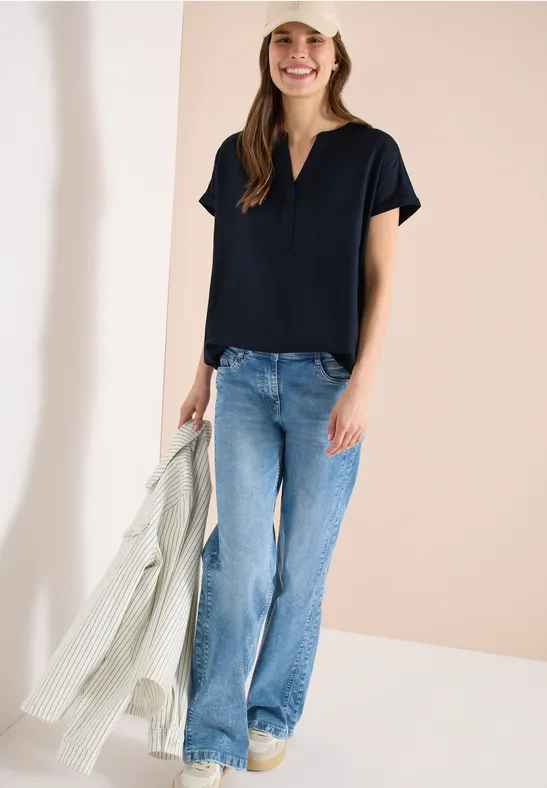 Marineblaue Bluse mit Schlitzkragen und kurzen Ärmeln