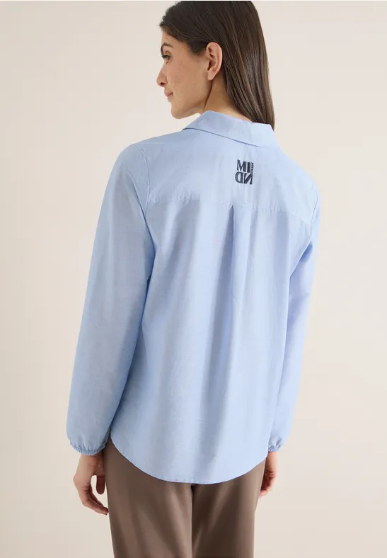 Klassische Chambray Bluse mit V-Ausschnitt