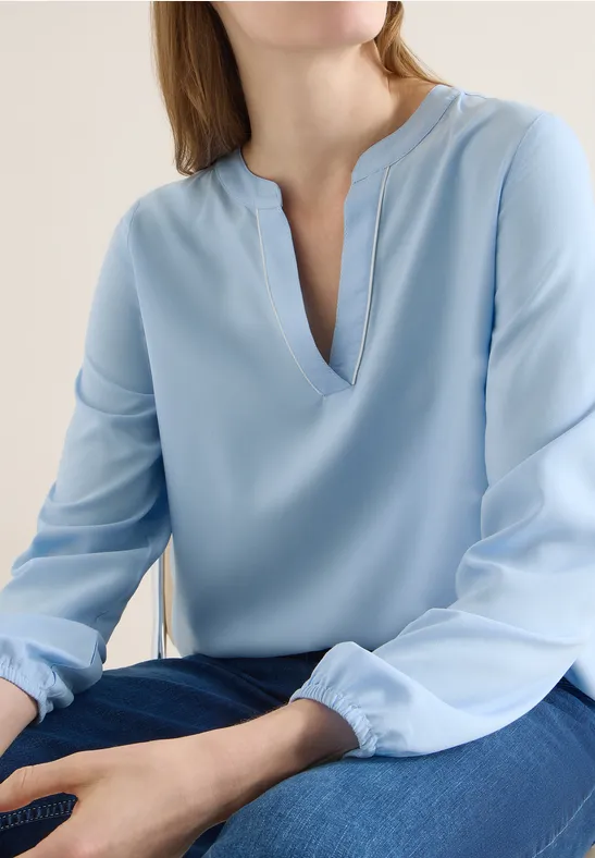 Lässige Bluse mit Schlitzkragen und langen Ärmeln