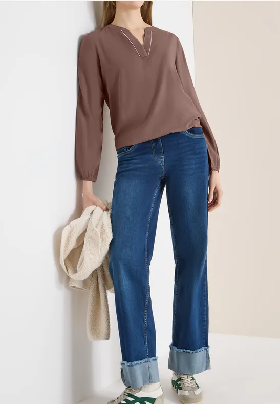 Vielseitige Bluse mit Schlitzkragen in Taupe