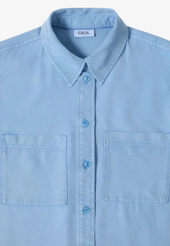 Hellblaues Hemd im Denim-Stil