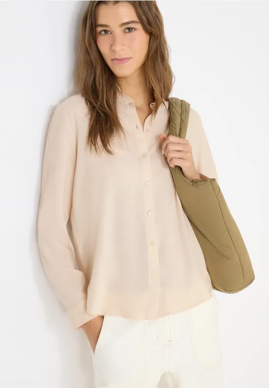 Klassisches Button-Down-Hemd in Beige