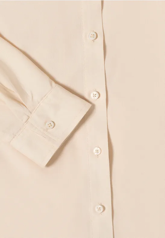 Klassisches Button-Down-Hemd in Beige