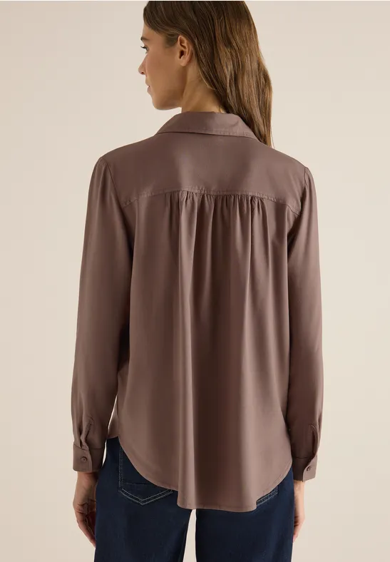 Klassisches Button-Down-Hemd in Beige