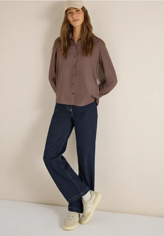 Klassisches Button-Down-Hemd in Beige