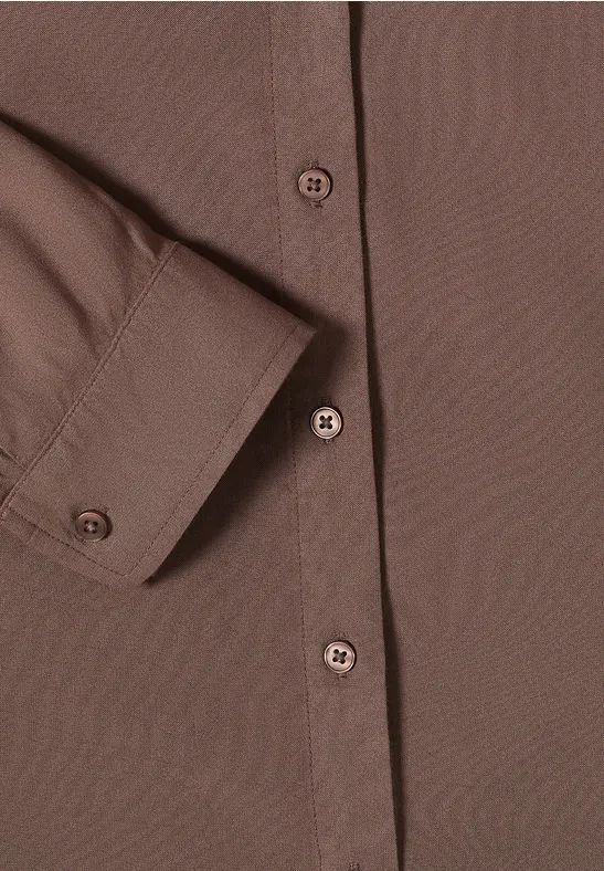Klassisches Button-Down-Hemd in Beige