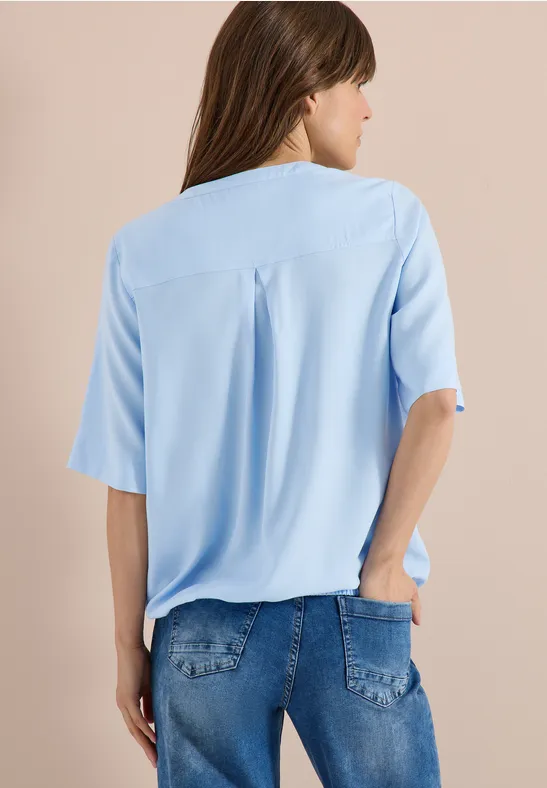 Lässige Bluse mit Knopfleiste und Schlitzkragen