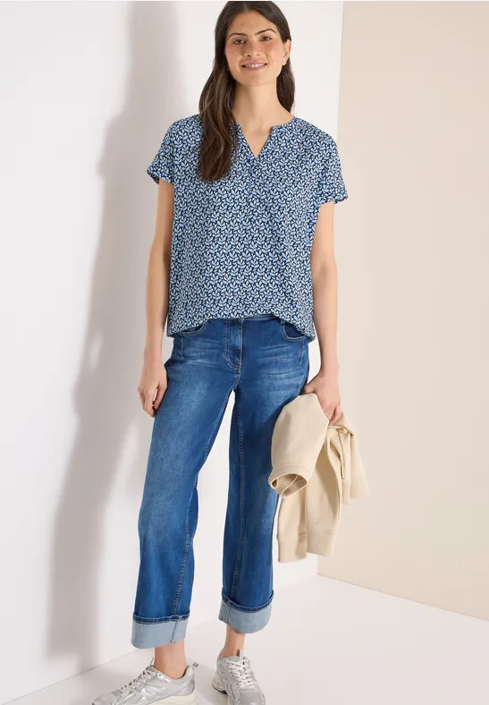 Bluse mit Blätterprint und Schlitzkragen