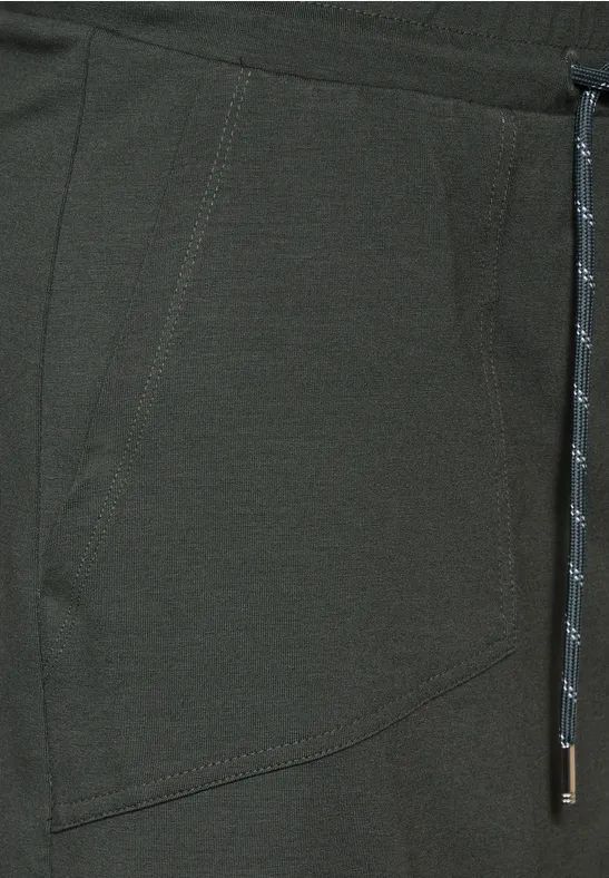 Grüner knielanger Jerseyrock mit Taschen