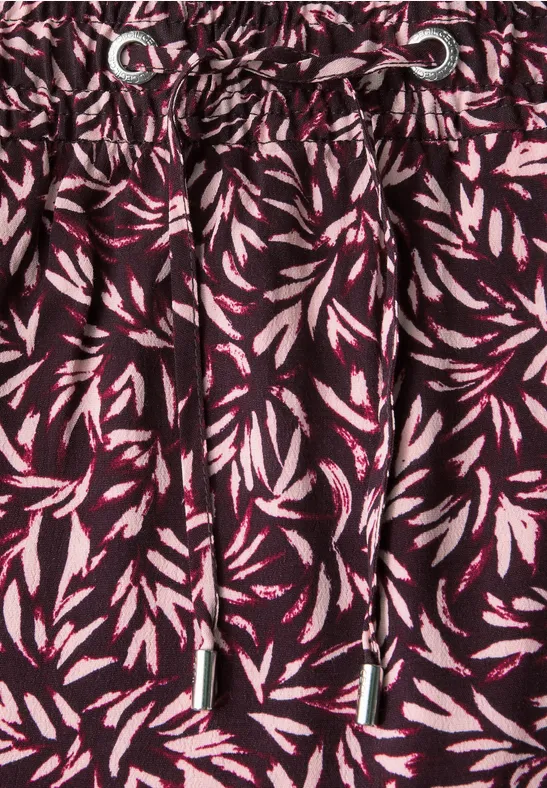 Gemusterter Strickrock mit Blumendruck und Schlitzen