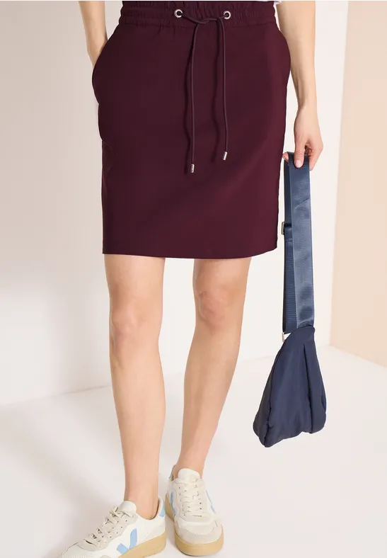 Sportiver Minirock aus Strickstretch
