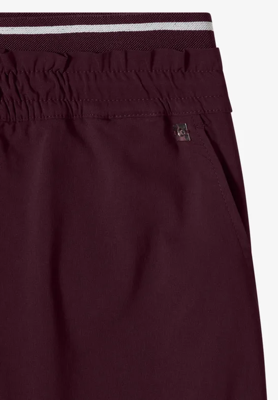 Sportiver Minirock aus Strickstretch