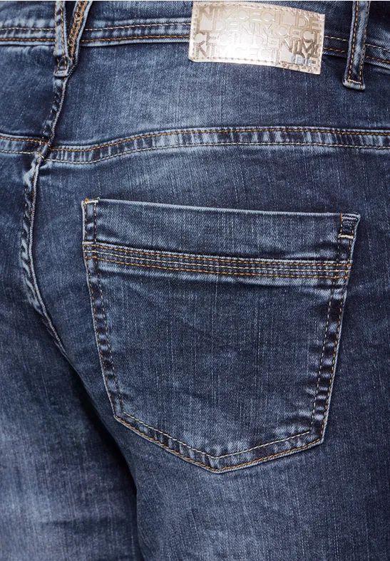Jeans im Casual Fit mit schmalem Bein